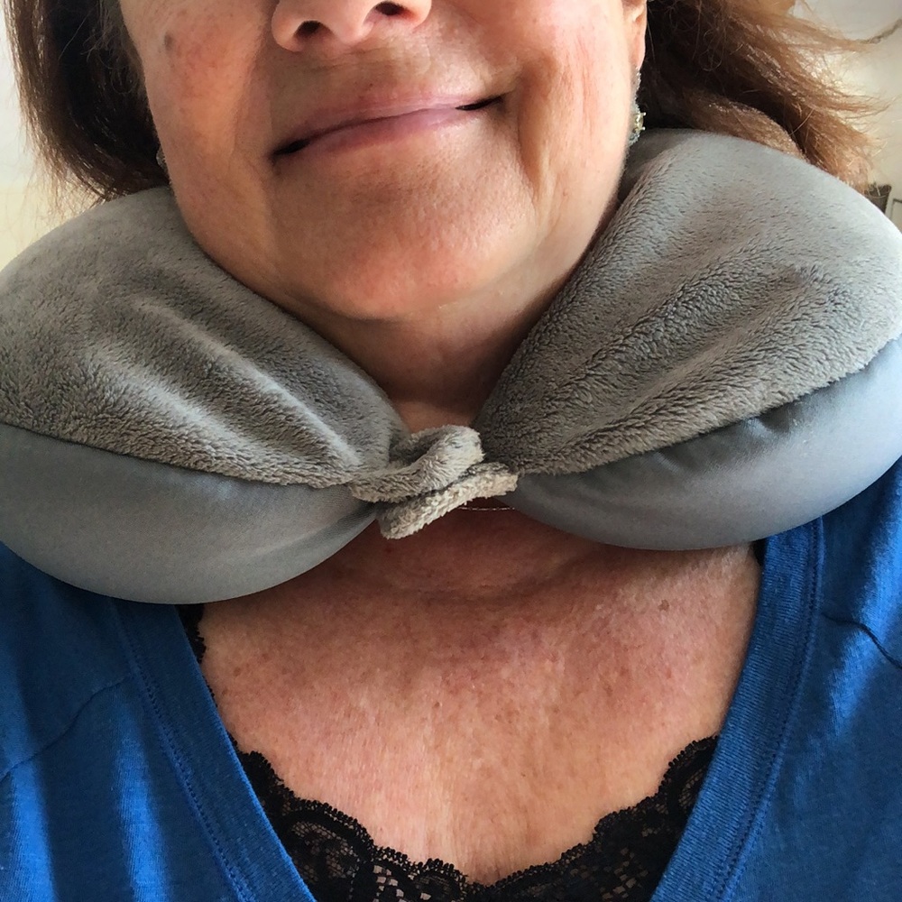 🎁Travel Pillow! neck pillow!✈️ lightweight! easy carry! grey! 1 snap closure!